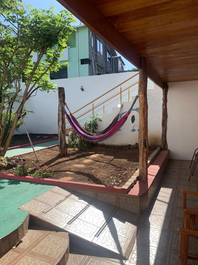 Hostal White House Galapagos Puerto Ayora  Exteriér fotografie