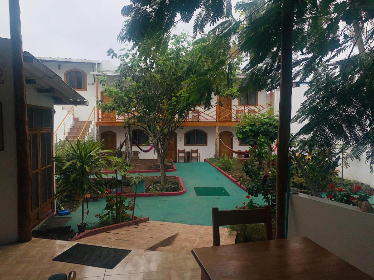 Hostal White House Galapagos Puerto Ayora  Exteriér fotografie