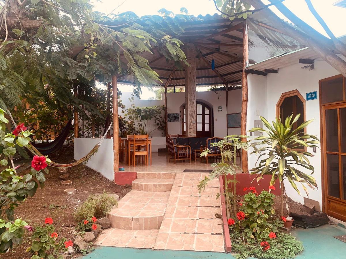 Hostal White House Galapagos Puerto Ayora  Exteriér fotografie