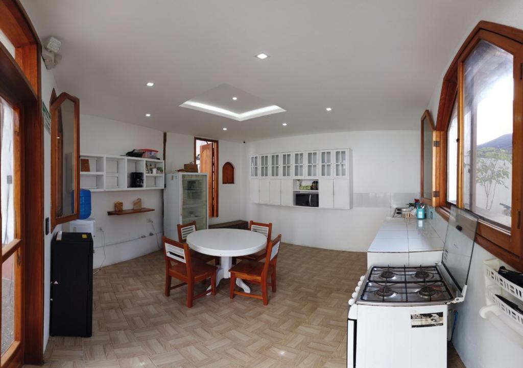 Hostal White House Galapagos Puerto Ayora  Exteriér fotografie