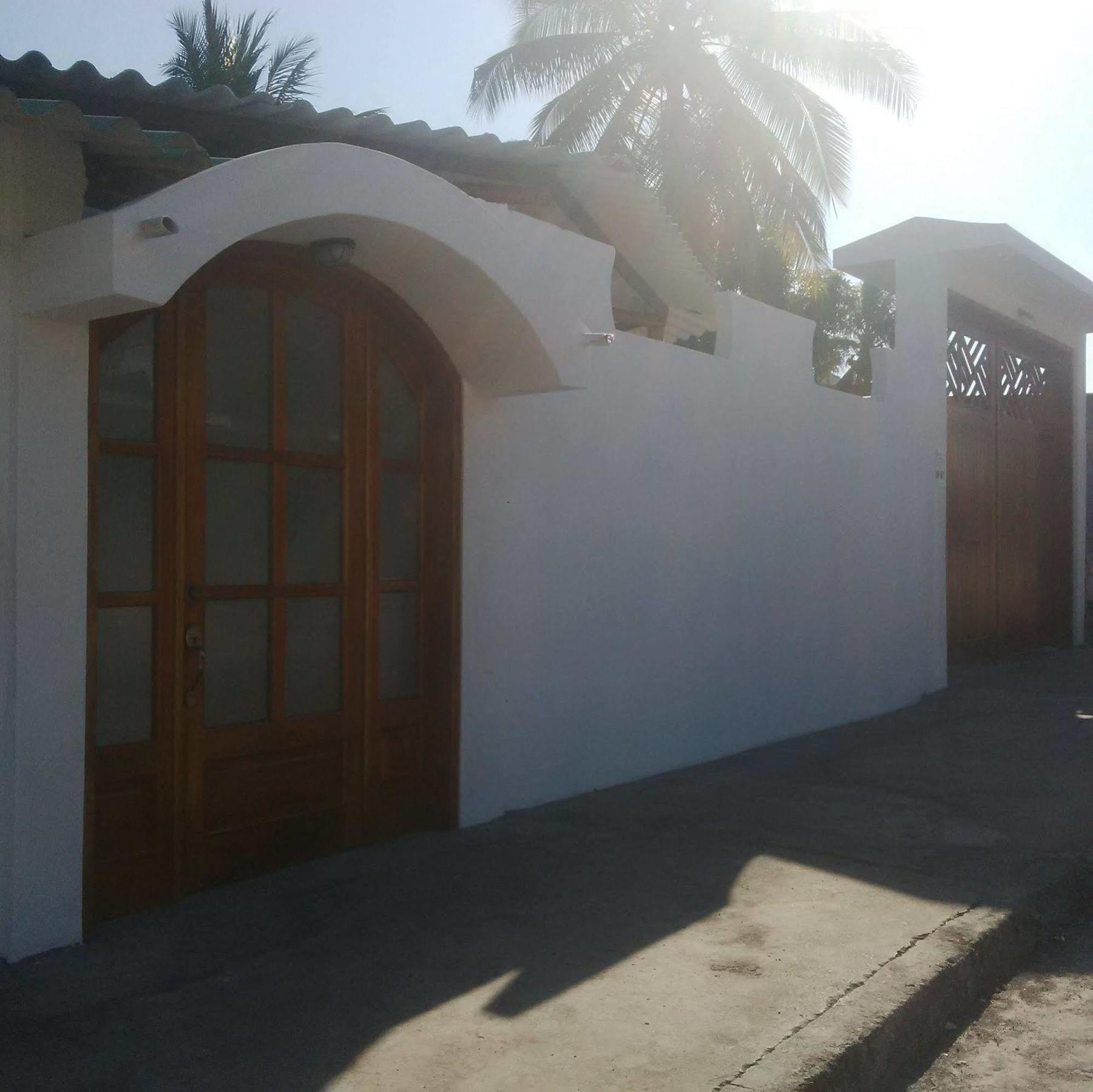 Hostal White House Galapagos Puerto Ayora  Exteriér fotografie