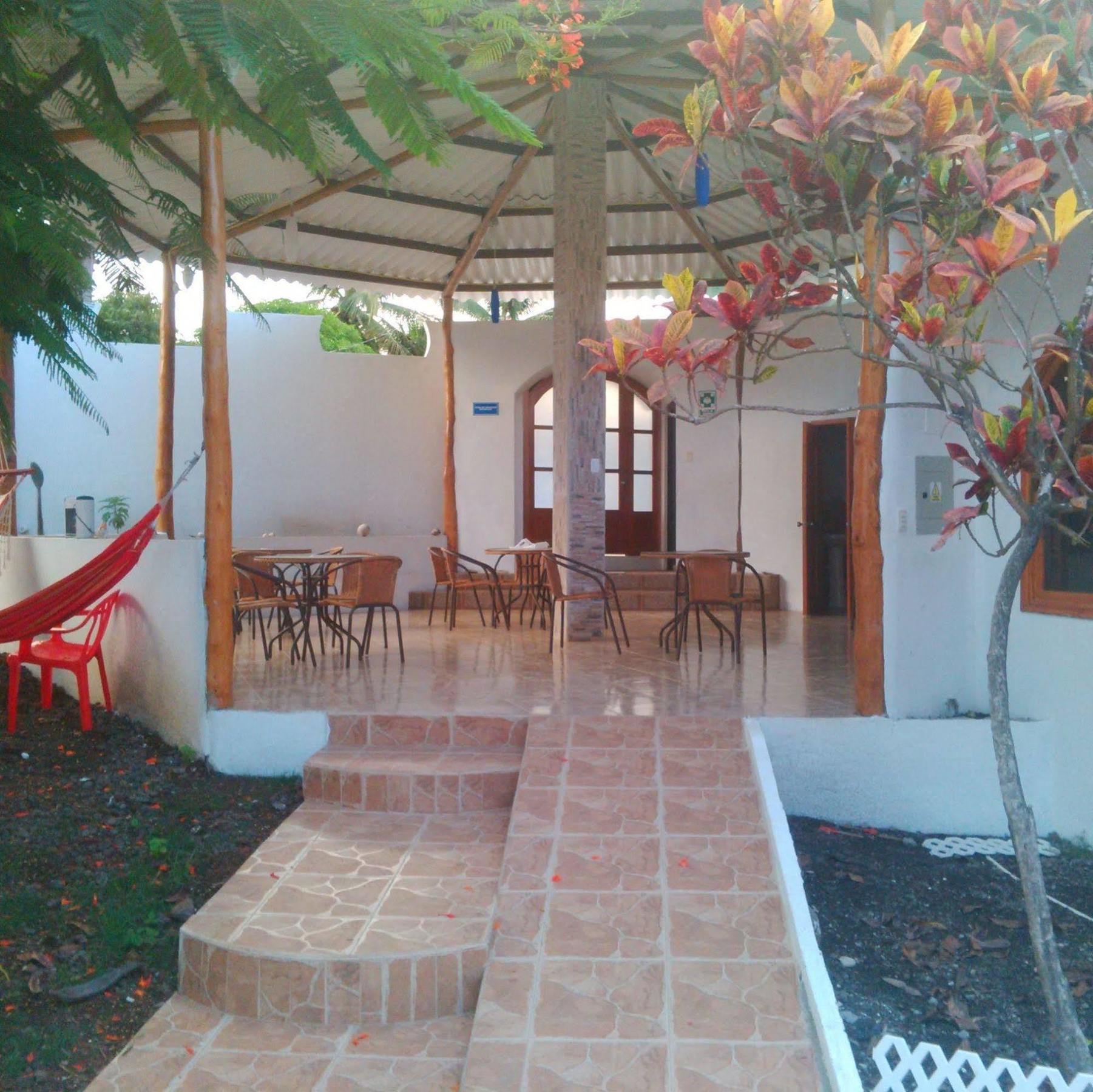 Hostal White House Galapagos Puerto Ayora  Exteriér fotografie