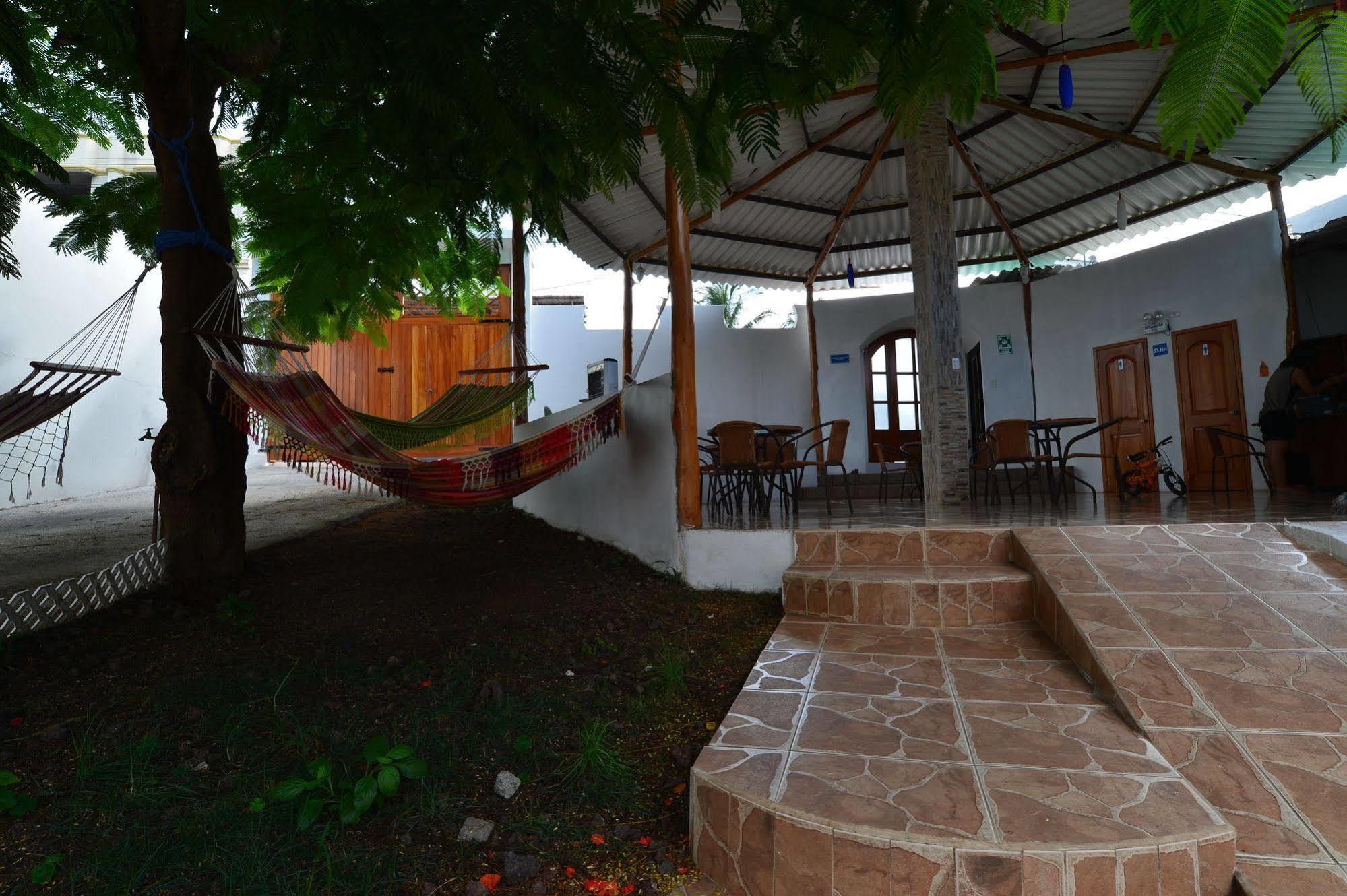Hostal White House Galapagos Puerto Ayora  Exteriér fotografie