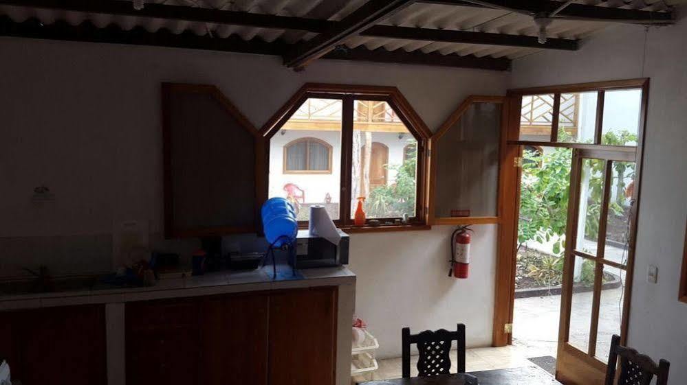 Hostal White House Galapagos Puerto Ayora  Exteriér fotografie