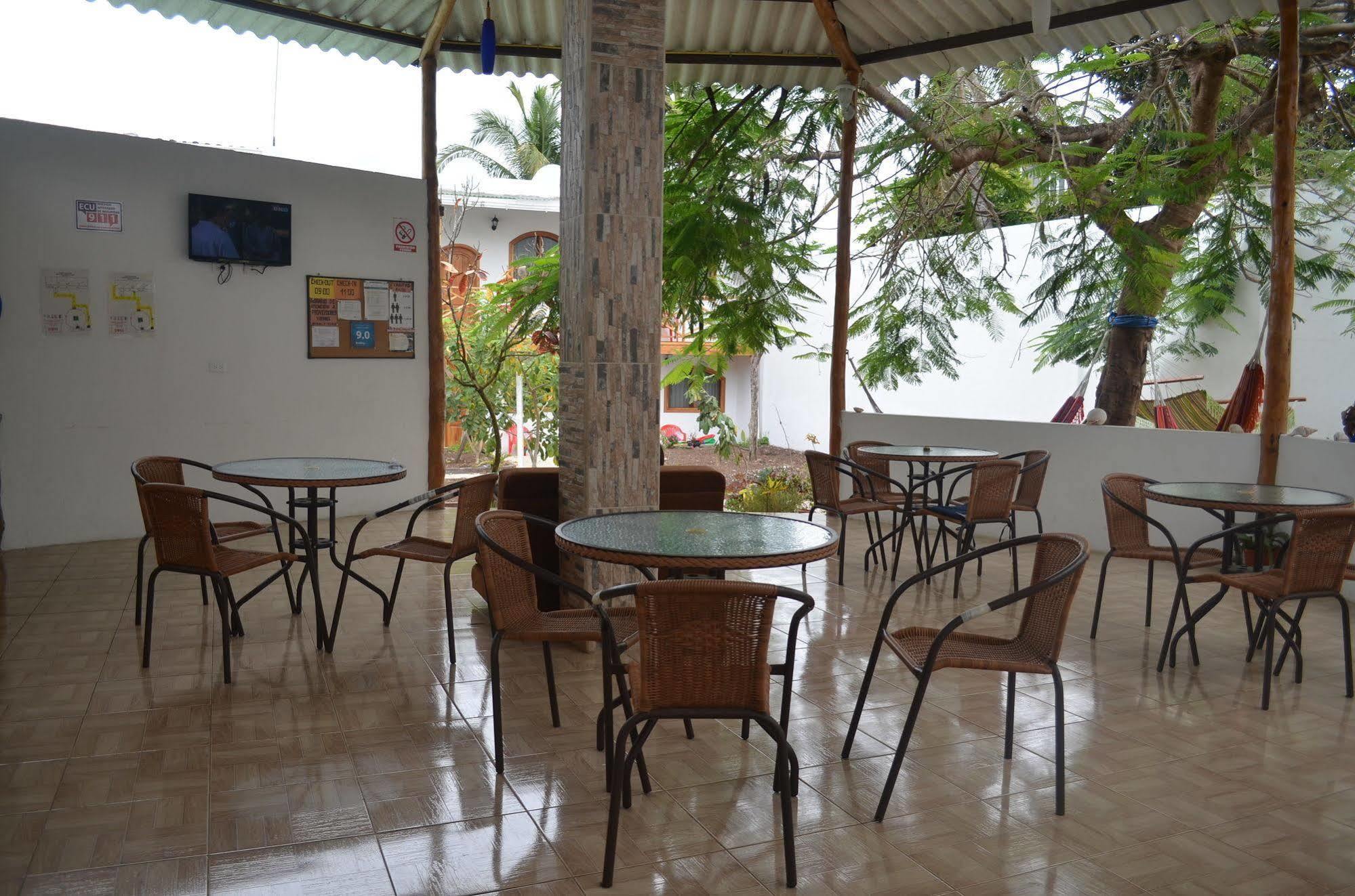 Hostal White House Galapagos Puerto Ayora  Exteriér fotografie